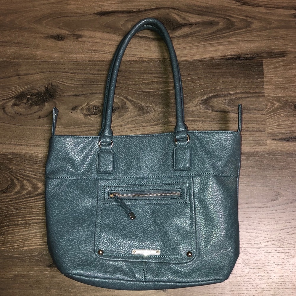 NINE WEST MEDIUM SIZE PURSE